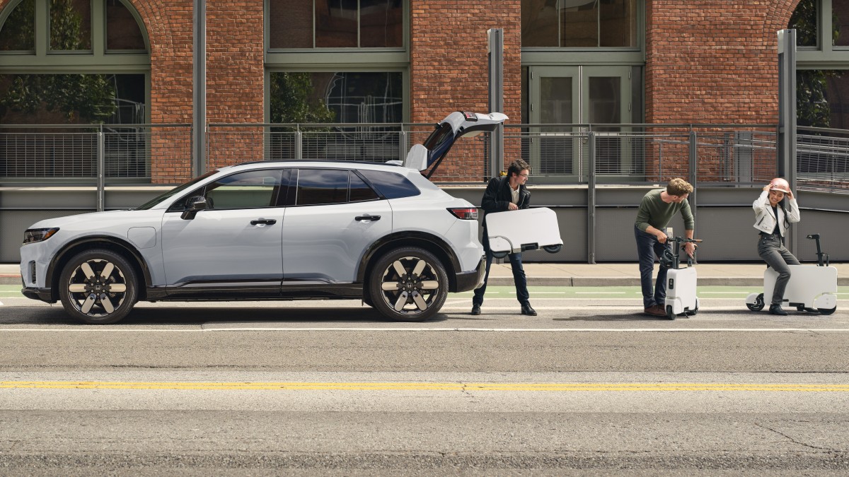 2024 Honda Prologue Elite Side view with people using the trunk