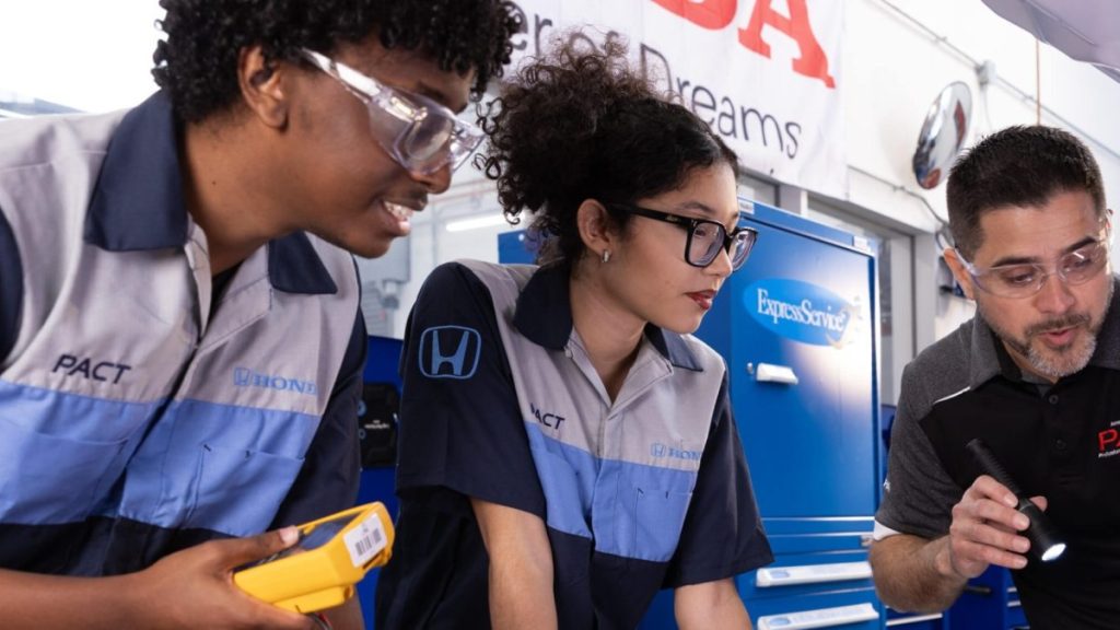 Honda Service Techs working on a car
