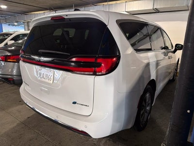 2024 Chrysler Pacifica Hybrid Select