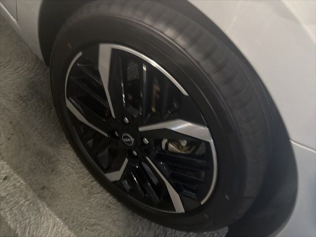 2024 Nissan Versa 1.6 SR