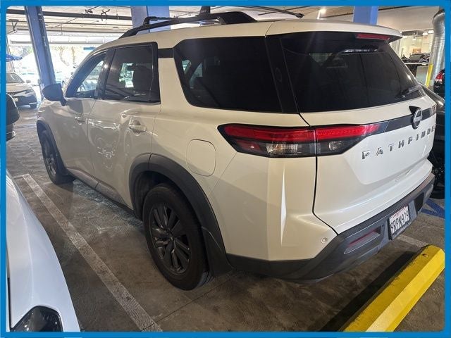 2022 Nissan Pathfinder SV