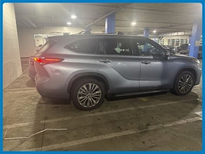 2023 Toyota Highlander Platinum