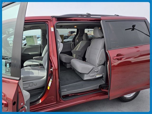 2020 Toyota Sienna LE 8 Passenger