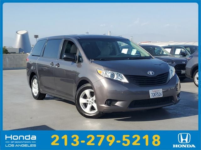 2013 Toyota Sienna L V6 7-Passenger's photo