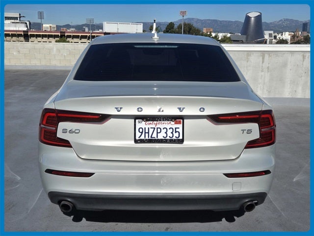 2020 Volvo S60 T5 Momentum