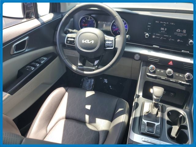 2024 Kia Carnival LX