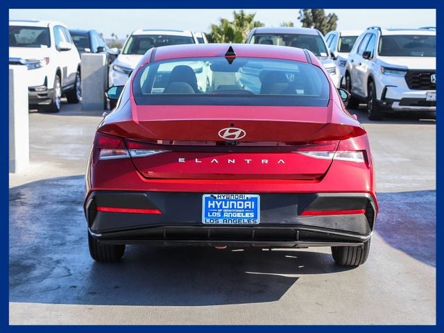 2025 Hyundai Elantra SE