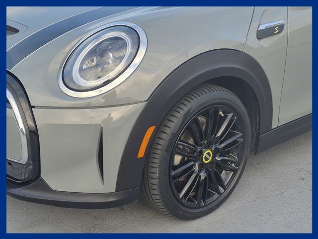 2023 MINI Cooper SE Electric Signature Plus